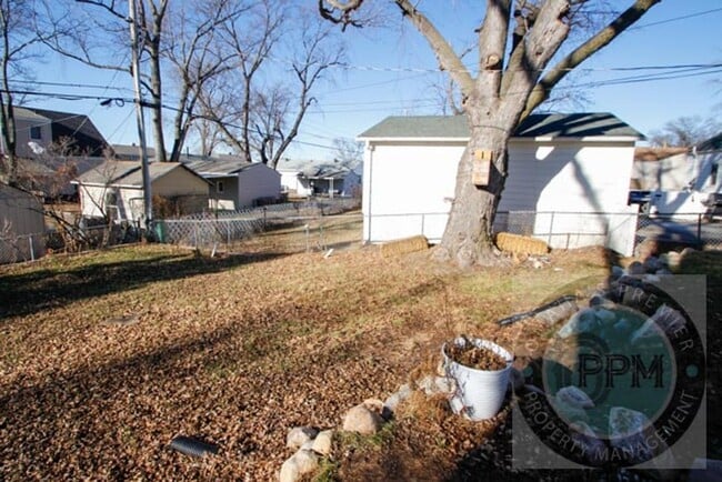 Building Photo - Fully updated 5 bedroom, 2 bathroom house