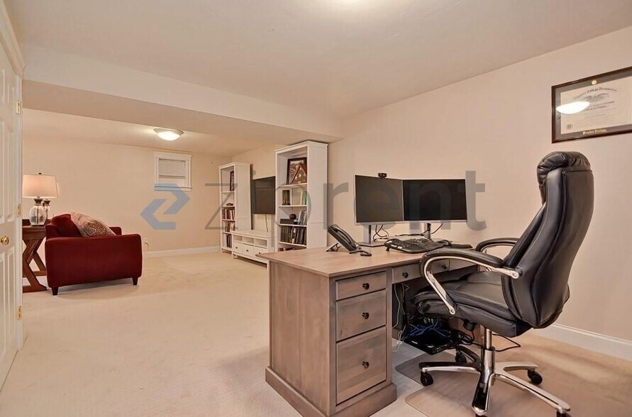 Building Photo - Unit