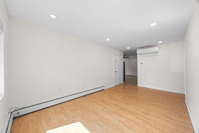 Building Photo - 737 10th St