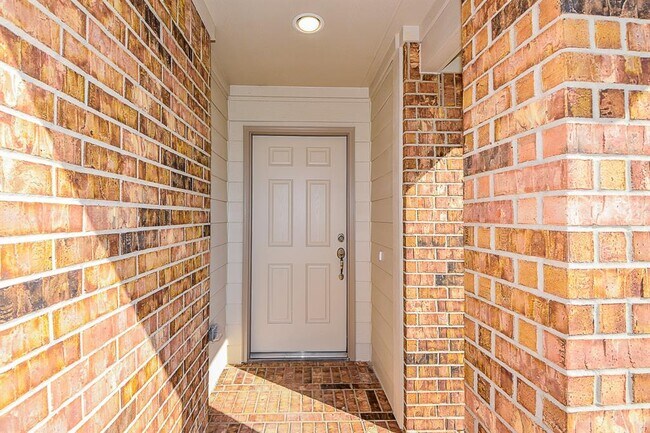 Building Photo - 23818 Willow Haven Dr