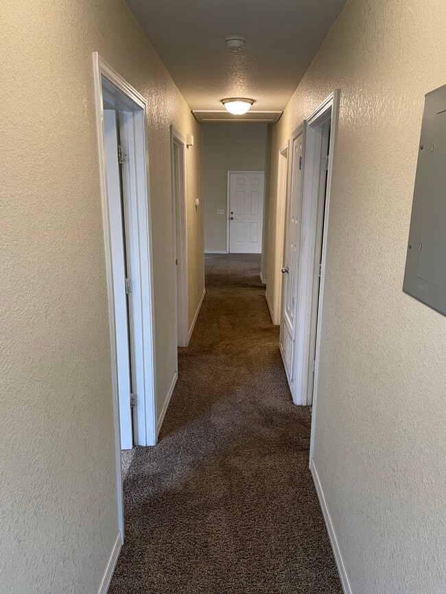 Building Photo - 5200 Arrowhead Rd