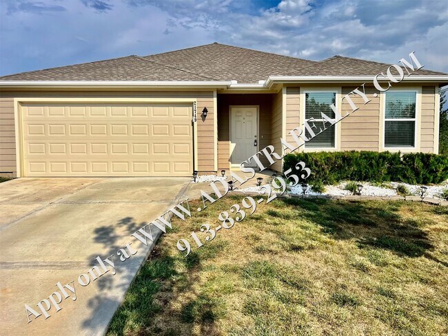 Building Photo - Like New Ranch in Spring Hill-Available in...