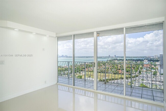 Building Photo - 7601 E Treasure Dr