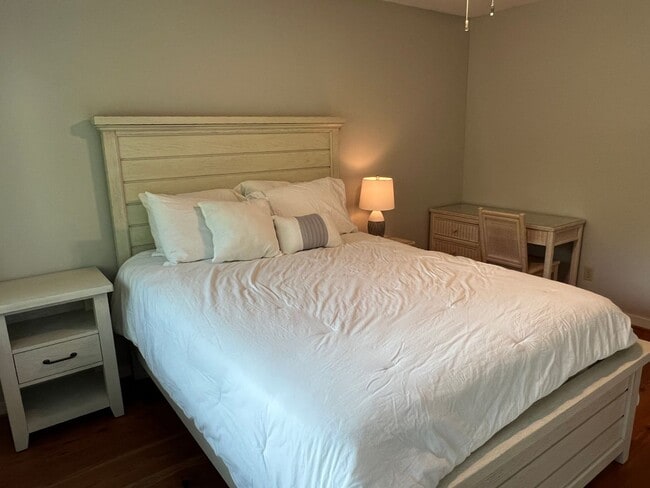 Building Photo - Beautiful Furnished Marsh Front Home - 6 mo Lease Term