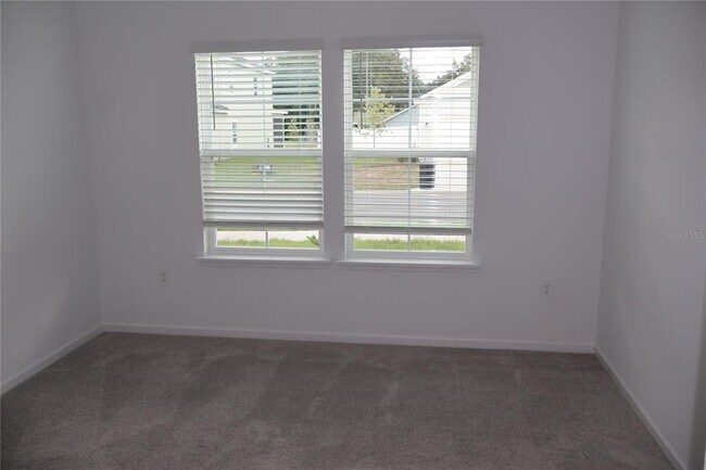 Building Photo - 3260 NE 40th Ln