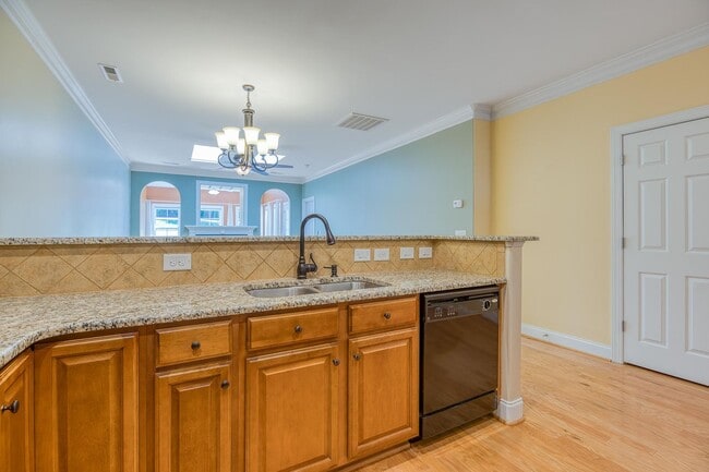 Building Photo - 3 Bedroom, 3 Bathroom Winston Salem Townhome