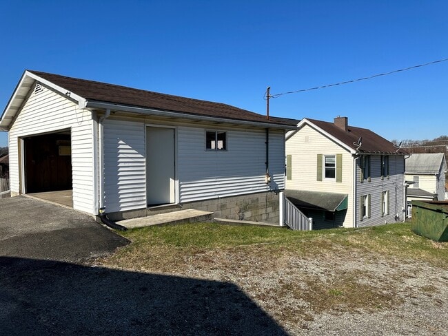 Building Photo - 612 N 3rd St