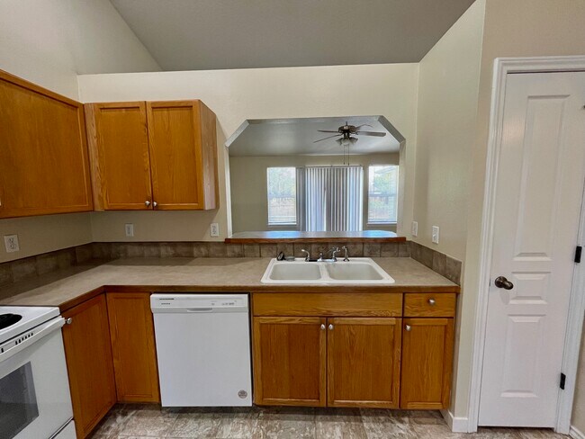 Building Photo - 16426 N Asbury Dr
