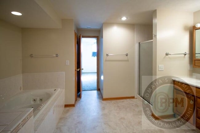 Building Photo - Fall Move in Special $800.00 off Deposit!!...
