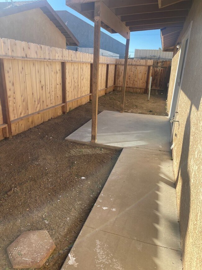 Building Photo - ERW1617