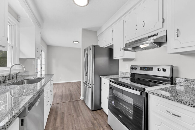 Building Photo - Move-in Special!! 3 Bedroom and 2 Bathroom with Finished Basement near Fort Campbell