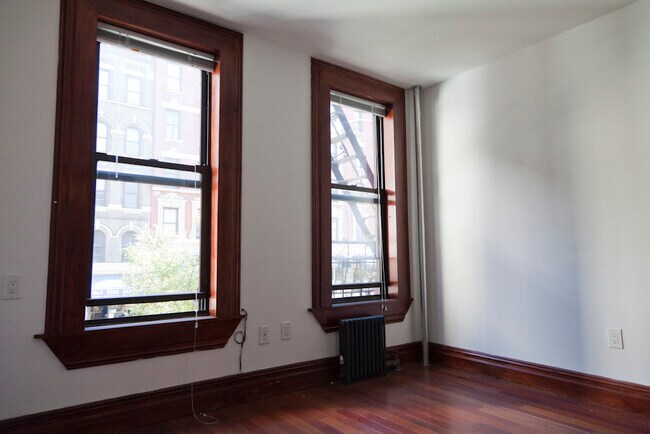 Primary Photo - 1408 Madison Ave