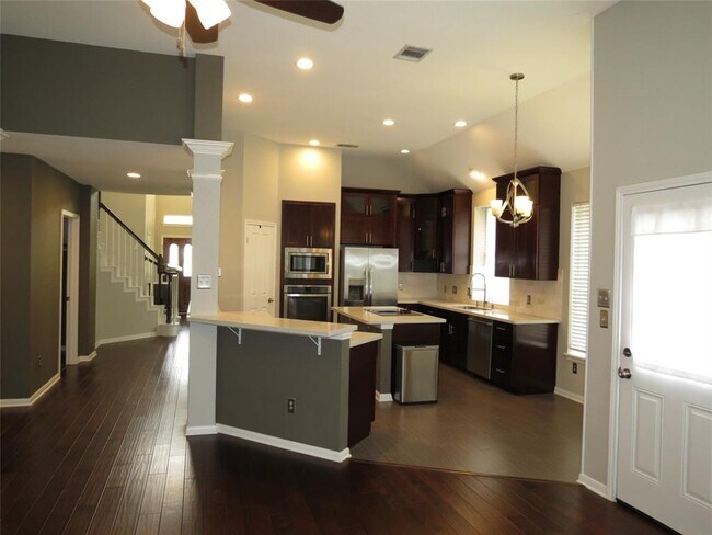 Building Photo - 4008 Sable Oaks Dr