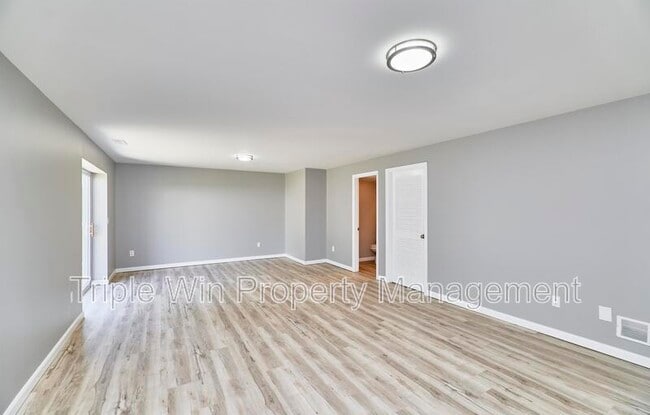 Building Photo - 4927 Triple Tree Ct