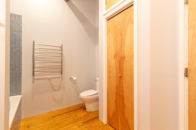 Building Photo - 2401 S 12th St