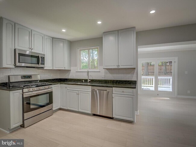 Building Photo - 6812 Landor Ln