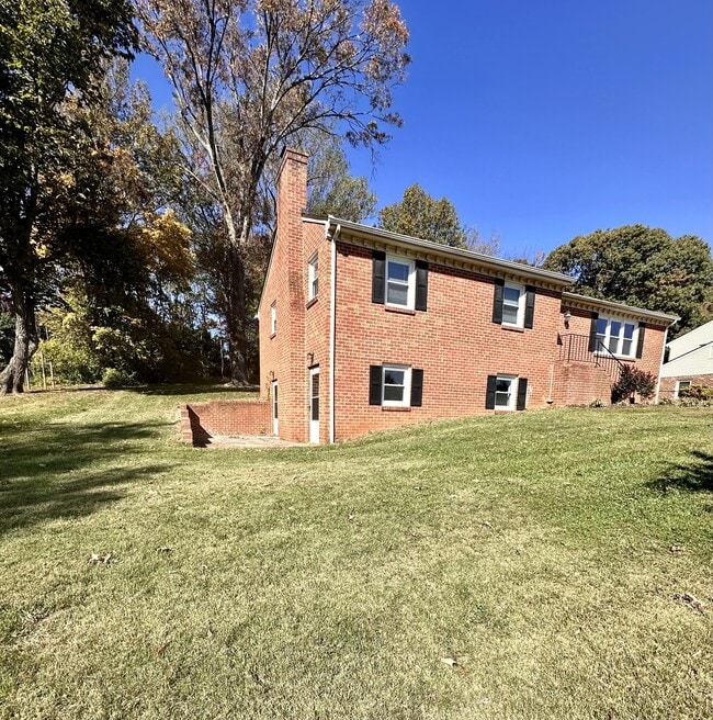 Building Photo - 111 Frederick Dr