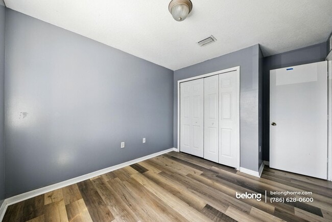 Building Photo - 2915 SE 15th Terrace