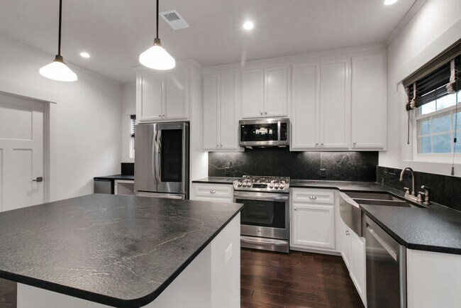 Building Photo - Awesome 4BE/2.5BA in the heart of Sango in Hereford Farm Subdivision!