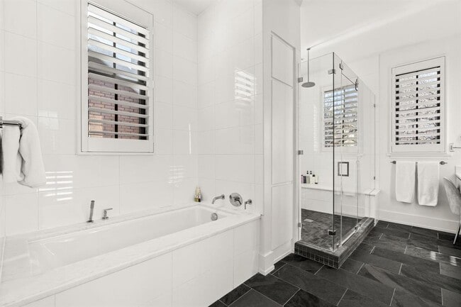 Building Photo - 615 Harthan St