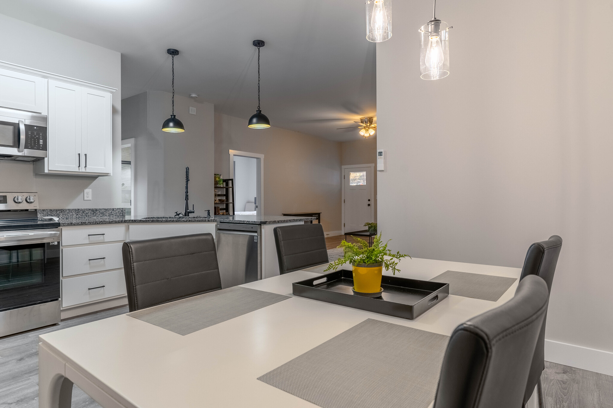 Dining room - 10-100 Laurel Loop