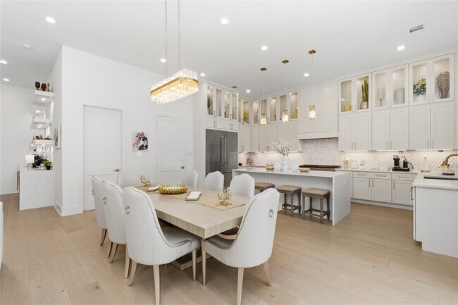 Building Photo - 13034 Memorial Dr