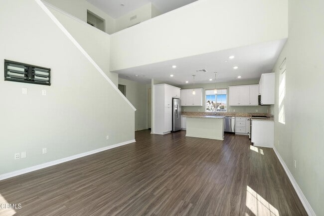 Building Photo - 528 Tibbetts St