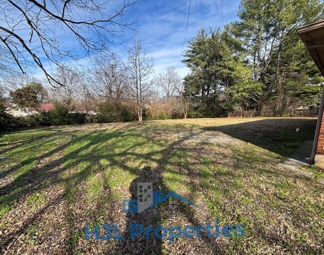 Building Photo - Gorgeous Donelson Ranch Home!