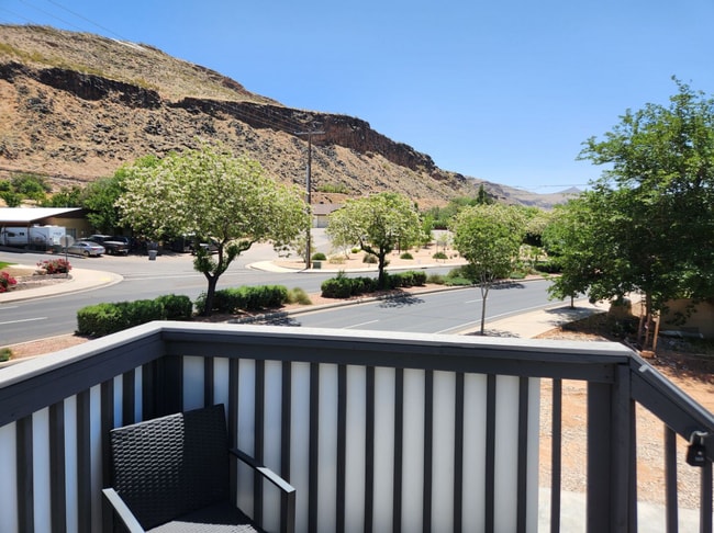 Building Photo - Furnished Studio - Utilities/Internet Included