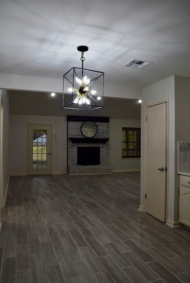 Building Photo - 112 Fox Run