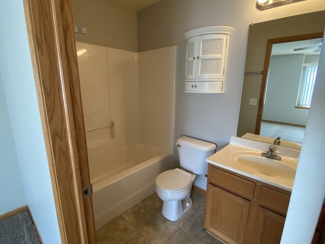 Building Photo - 1147 NE 7th Ln