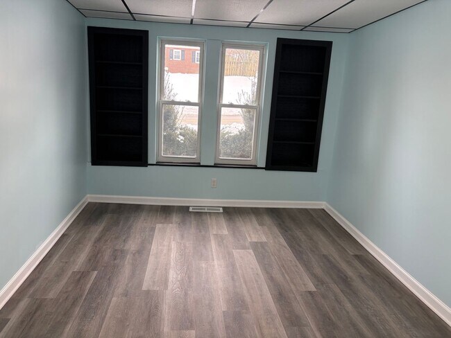 Building Photo - 1 Floor Living on 1/2 Acre, 4 Bedrooms/1 Bath, Garage-Dallastown SD