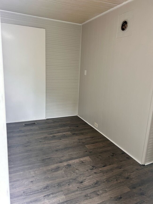 Building Photo - 638 Wilson St