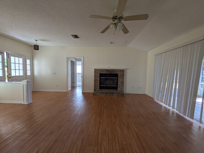 Building Photo - RAINBOW SPRINGS COUNTRY CLUB