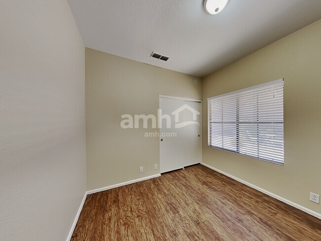 Building Photo - 8746 W Cherry Hills Dr