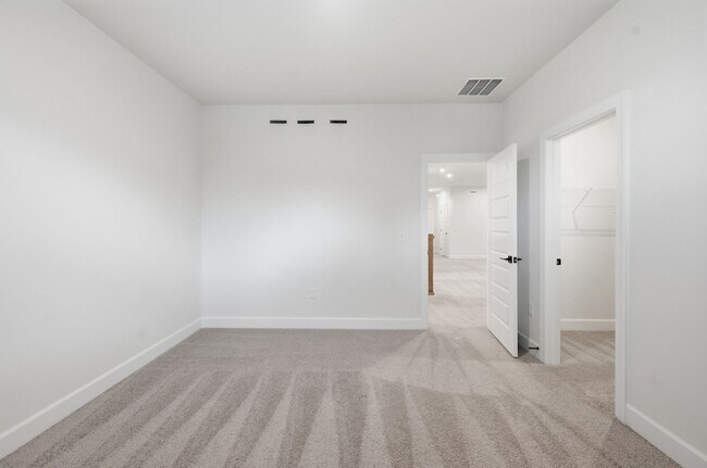Building Photo - 1061 Sycamore Ests