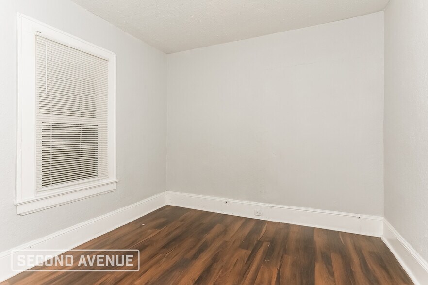 Building Photo - 1417 W 6th St