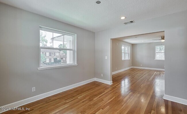 Building Photo - 2819 Oak St