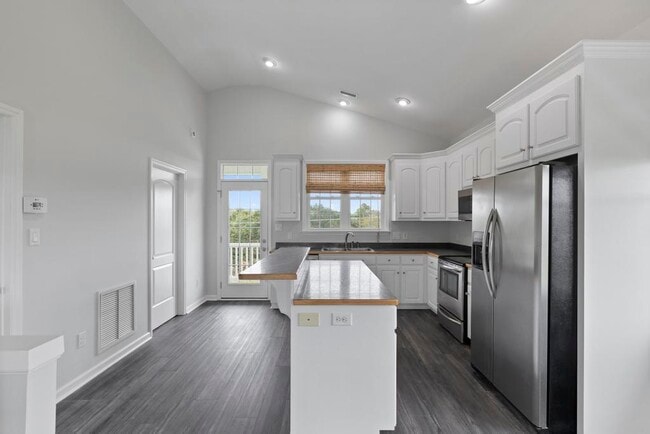 Building Photo - 184 Grandview Dr