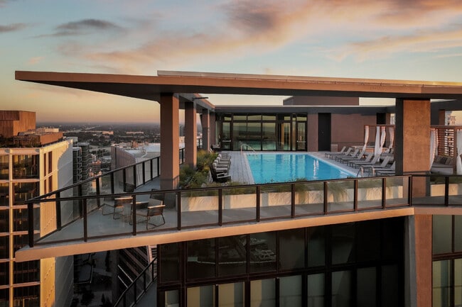 Building Photo - Heron