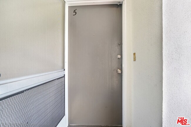 Building Photo - 1433 Hayworth Ave