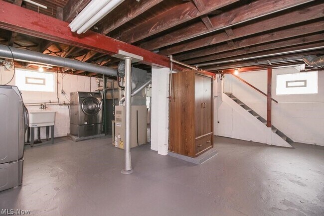 Building Photo - 4520 Kenmore Ave