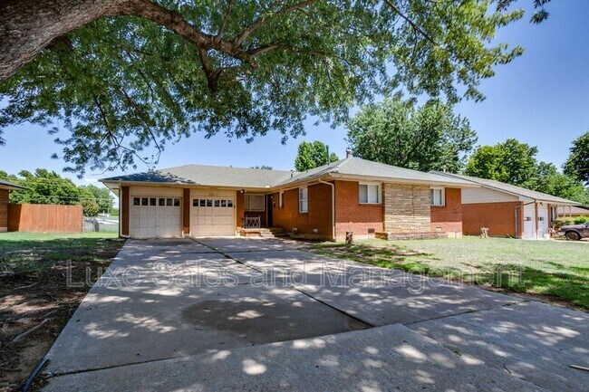 Building Photo - 3516 Mt Pleasant Dr