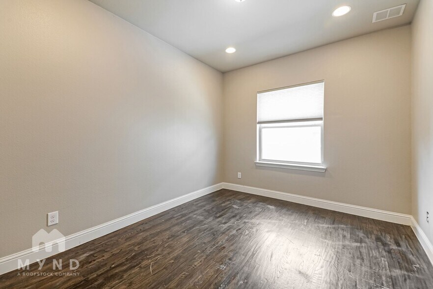 Building Photo - 2805 Lindale Dr