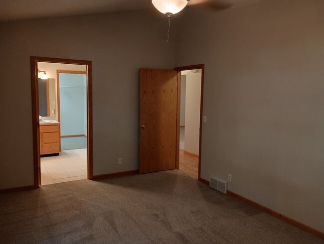Building Photo - 16137 Robbins Rd