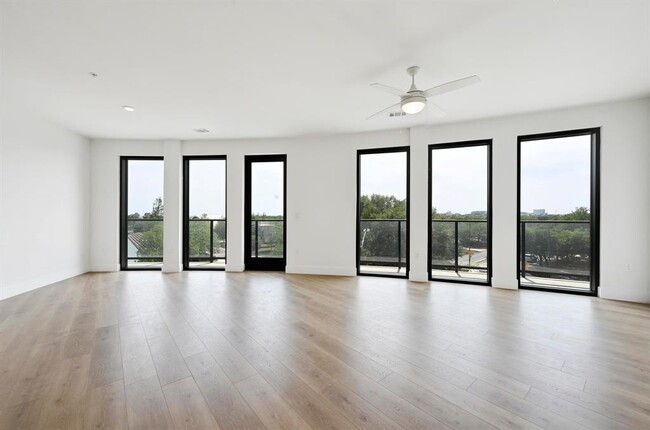 Building Photo - 1701 Simond Ave