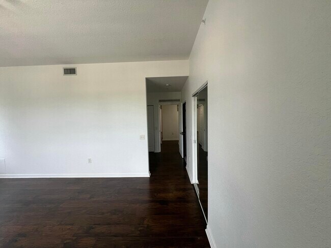 Building Photo - 1610 Presidential Way