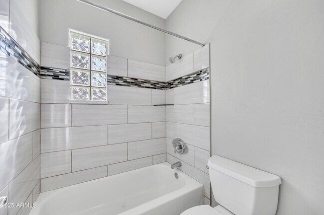 Building Photo - 7446 E Glenn Moore Rd