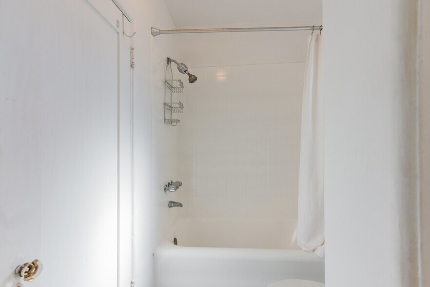 Building Photo - 128 S Harper Ave