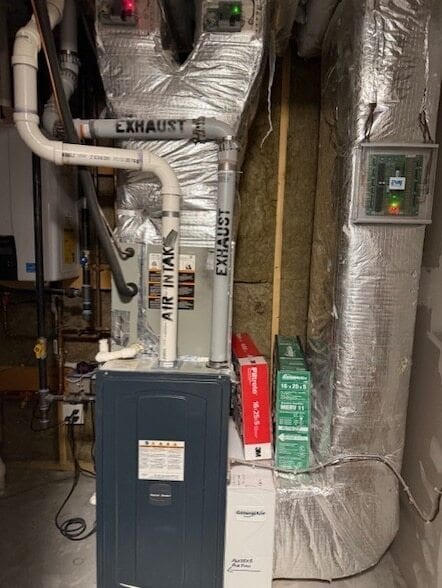 Building Photo - 1418 Main St